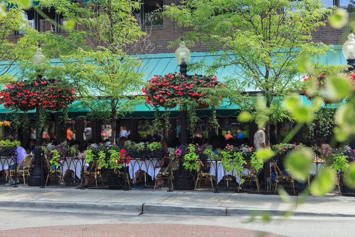 A street side, outdoor cafe in downtown Chicago Illinois